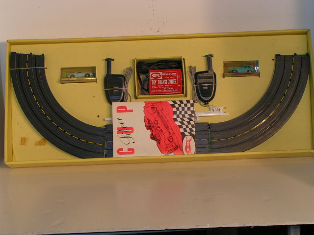 THE HO SCALE SET. MIB