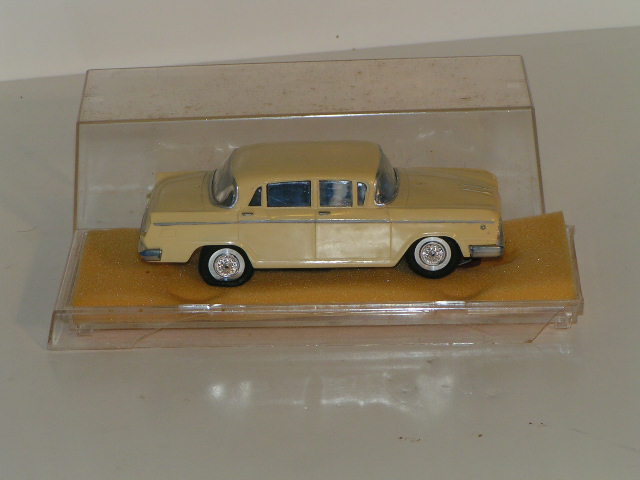 1/32 NISSAN CEDRIC FOR THE SET