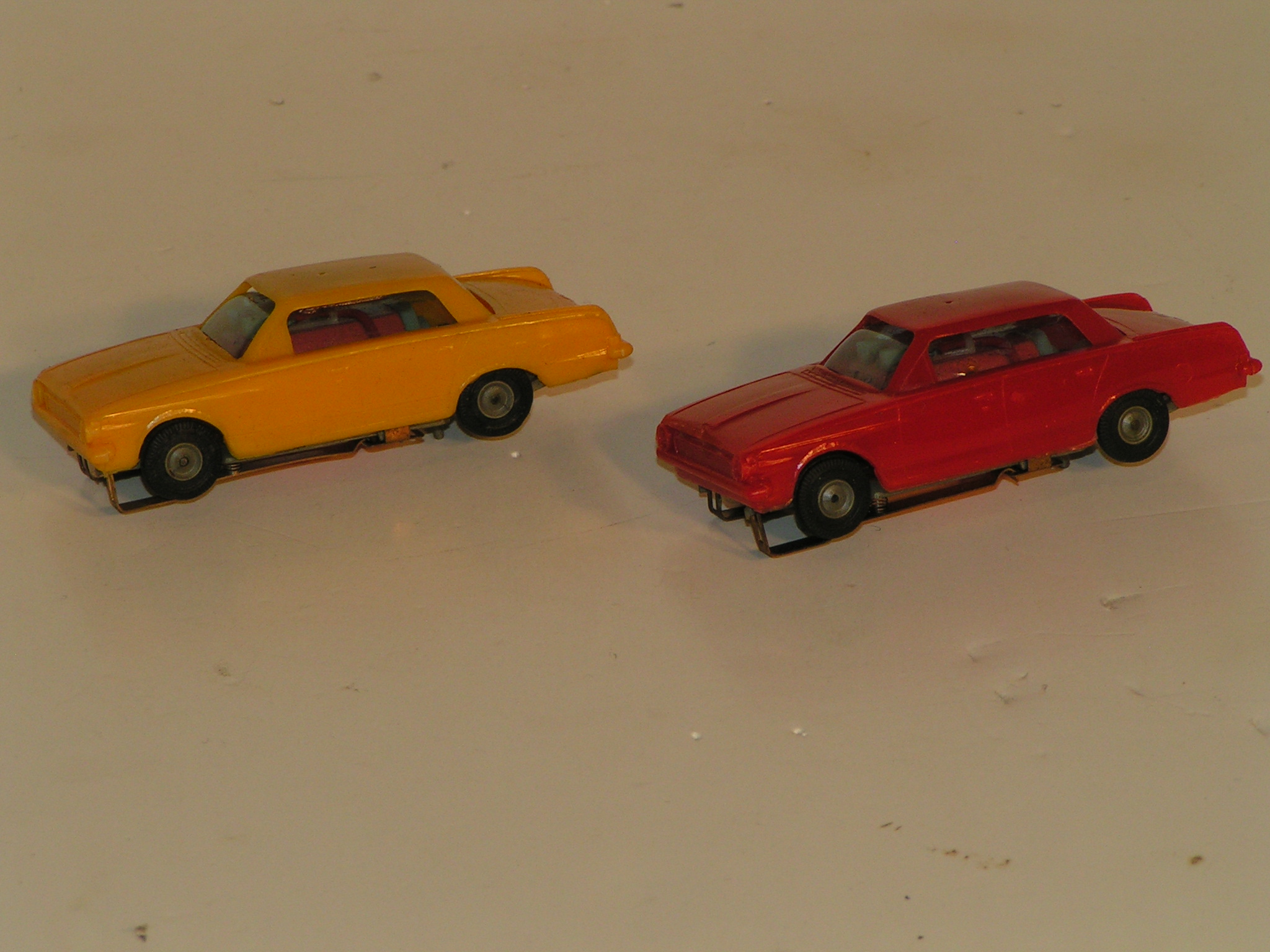 2 HO SANWA 1963 PLYMOUTH VALIANTS.THE BODIES ARE THE SAME AS TOKYO PLAMO.THE CHASSIS ARE DIFFERENT.