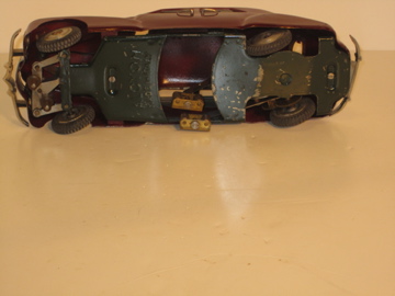 UNDERSIDE OF THE ALFA ROMEO S 10.THE MOTOR ,REAR & FRONT WHEELS TURN