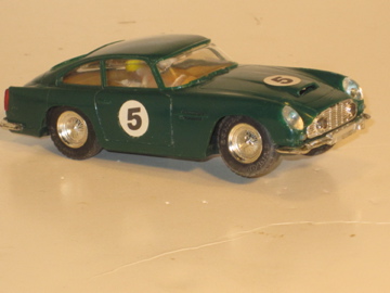 1/32 ASTON MARTIN