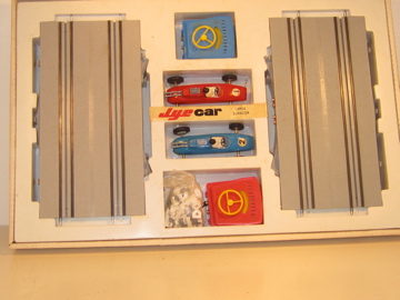 INSIDES OF THE 1/32 SET.2 FERRARIS