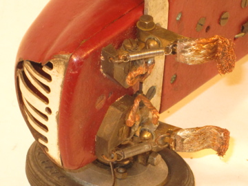 CLOSE UP OF THE CONTACTS