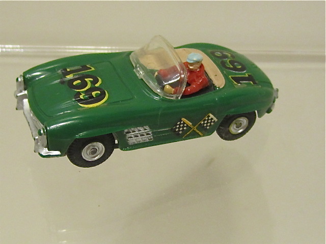 HO SCALE MERCEDES 300SL WITH AC VIBRATOR MOTOR