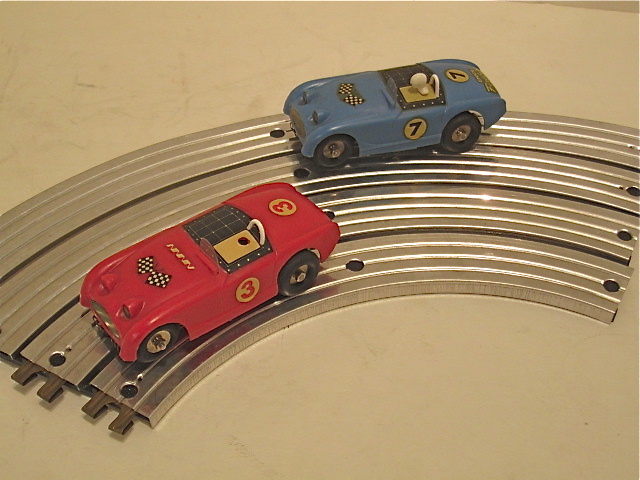 THE 1961 SET HAS 2 1/32ND SCALE AUSTIN HEALE FROG EYED SPRITES ON THE METAL TRACK. THESE WERE 2 EXTRA I HAD ALREADY ASSEMBLED. 