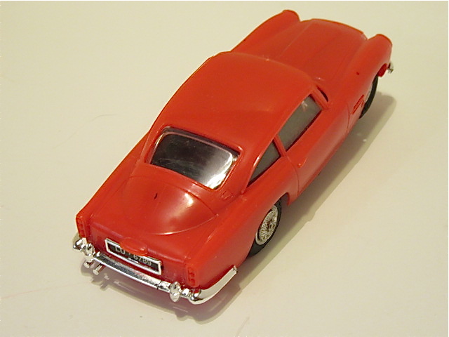 ASTON MARTIN FROM THE 1/32ND SCALE SET.