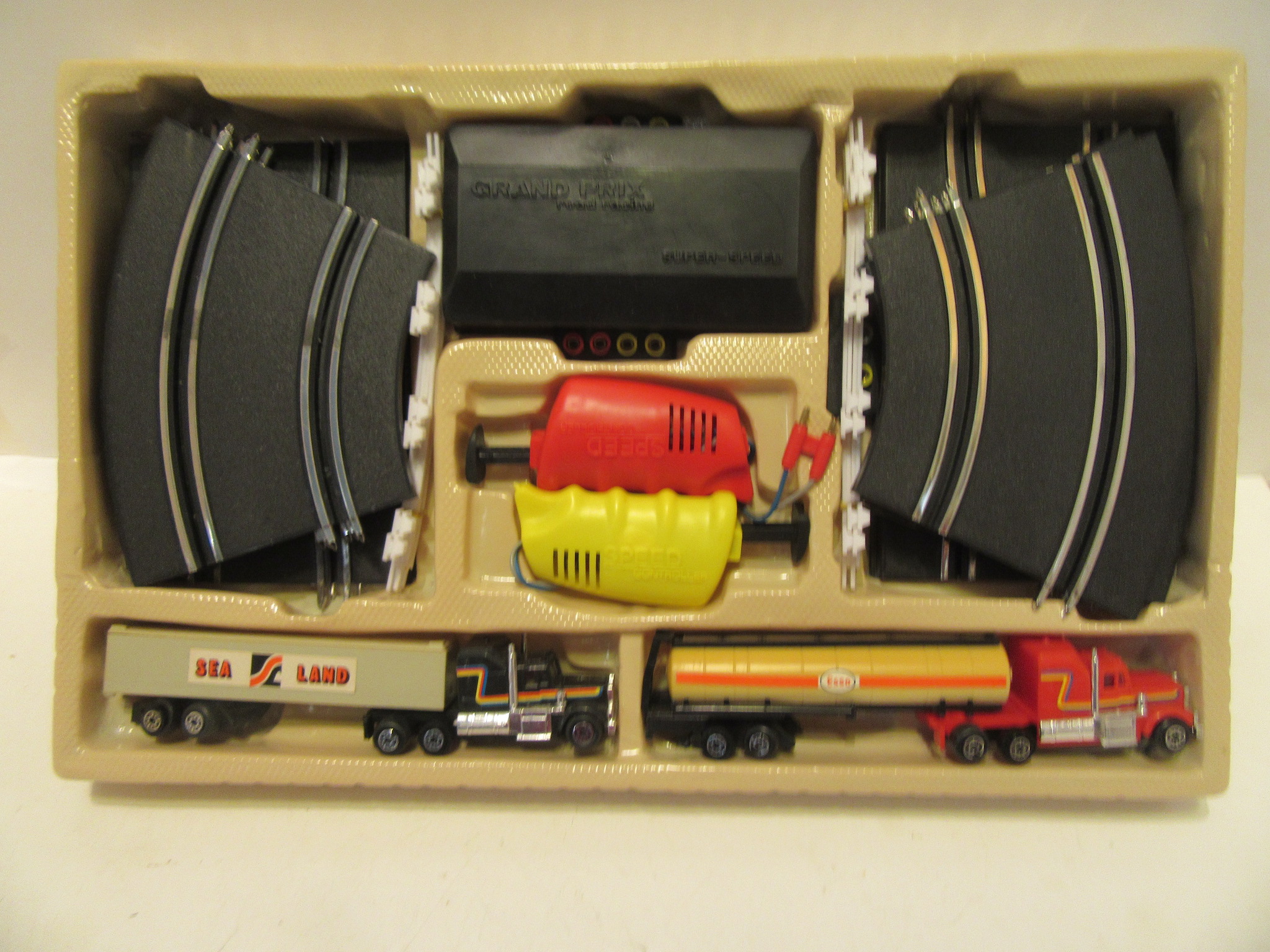 CONTENTS OF THE HO SCALE SET