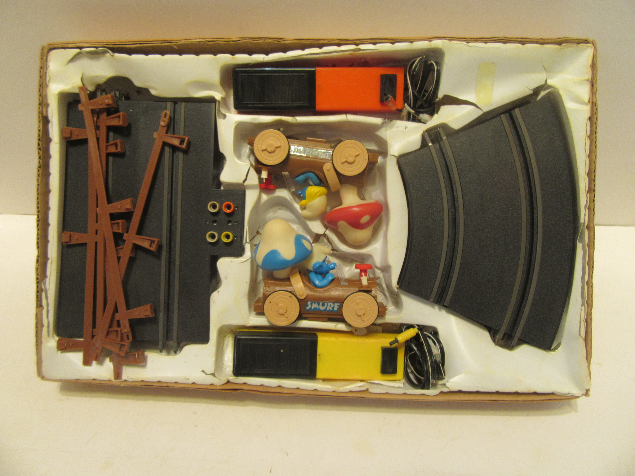 CONTENTS OF THE SMURF SET