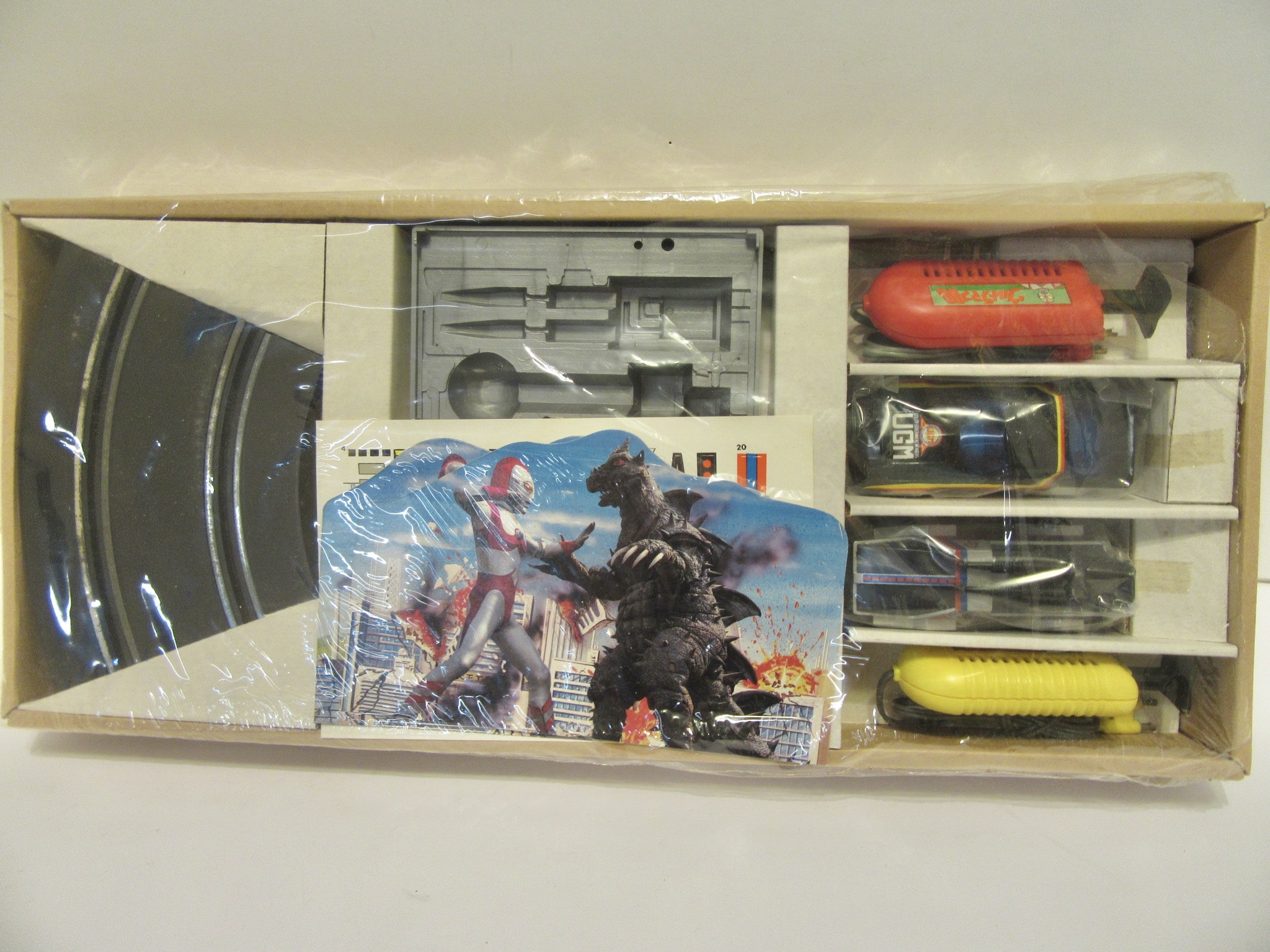 Contents of the Ultraman 80 set