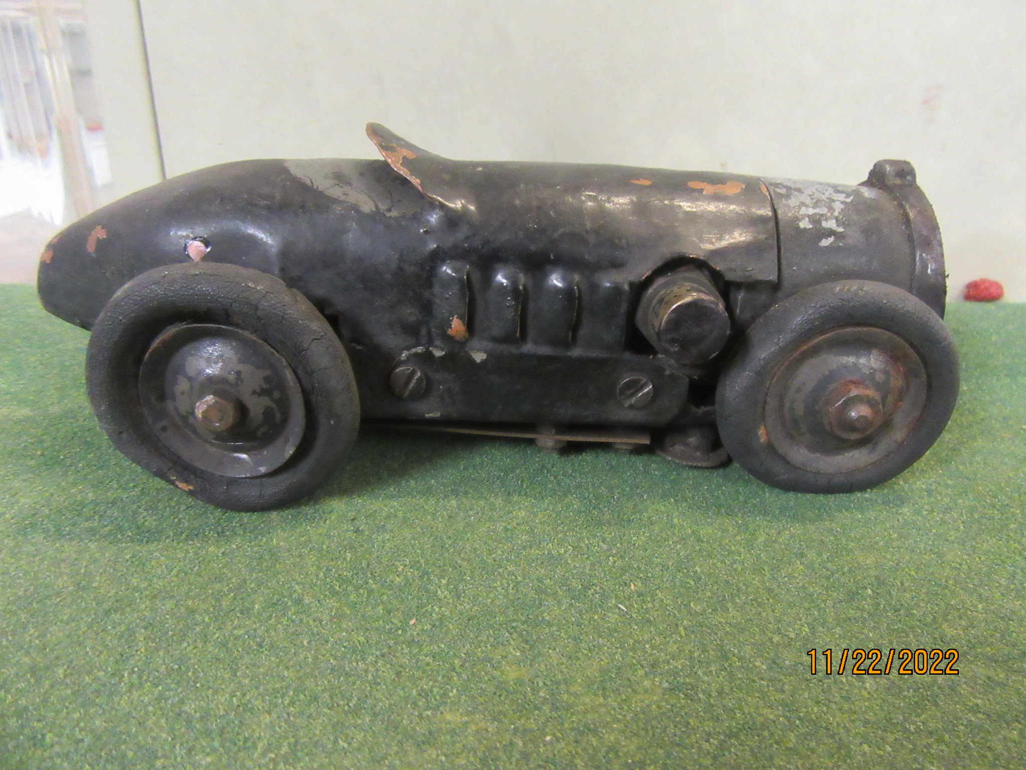 1930S METAL BLACK CAR. RARE