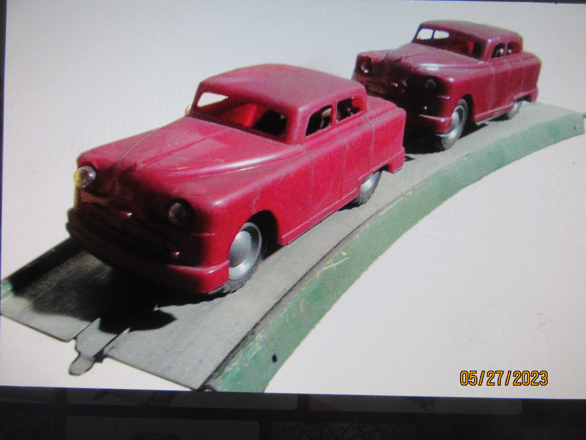 PHOTO OF THE CARS ON THE METAL TRACK