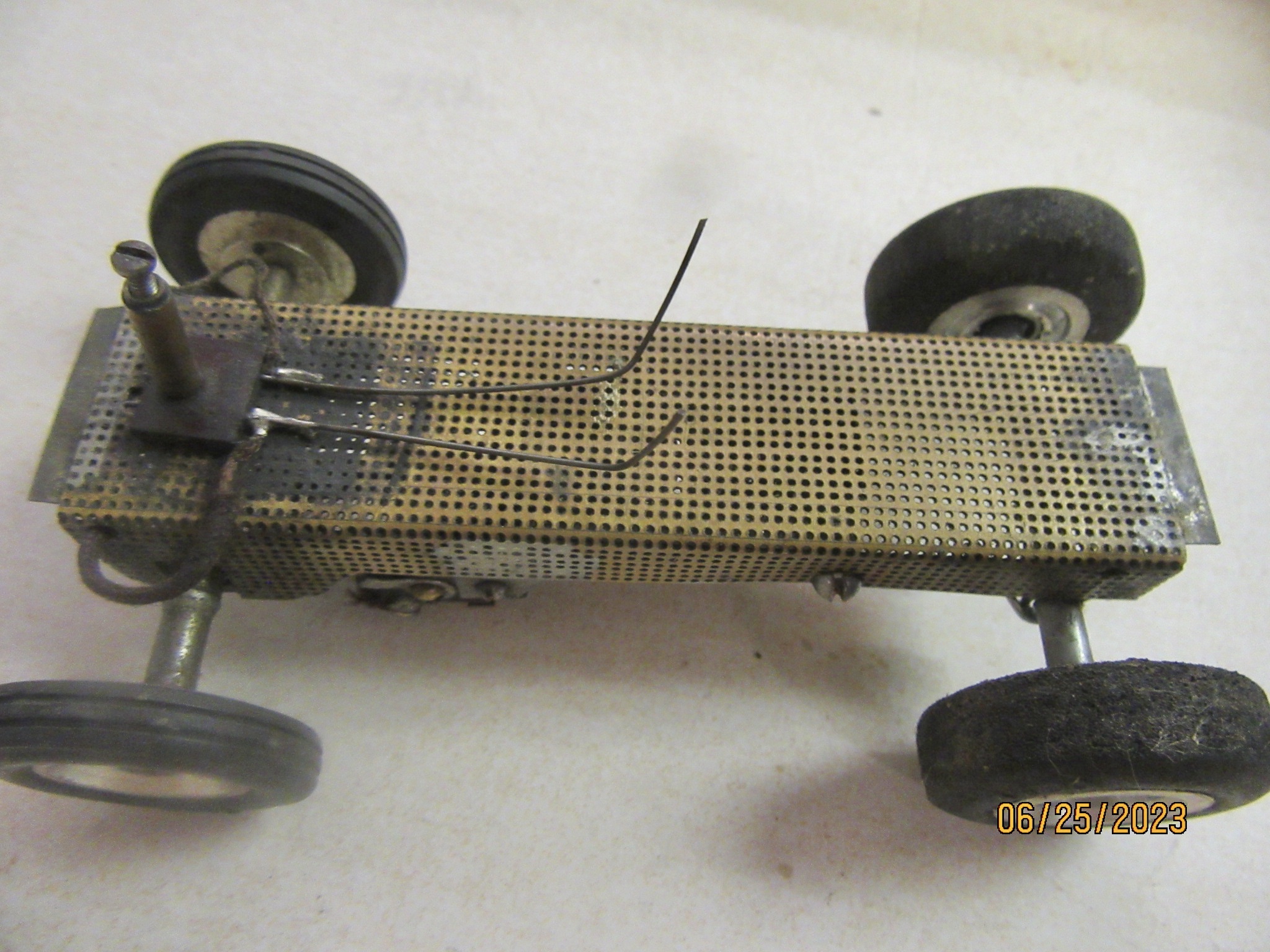 1/24th chassis with wire contacts &  pin gear