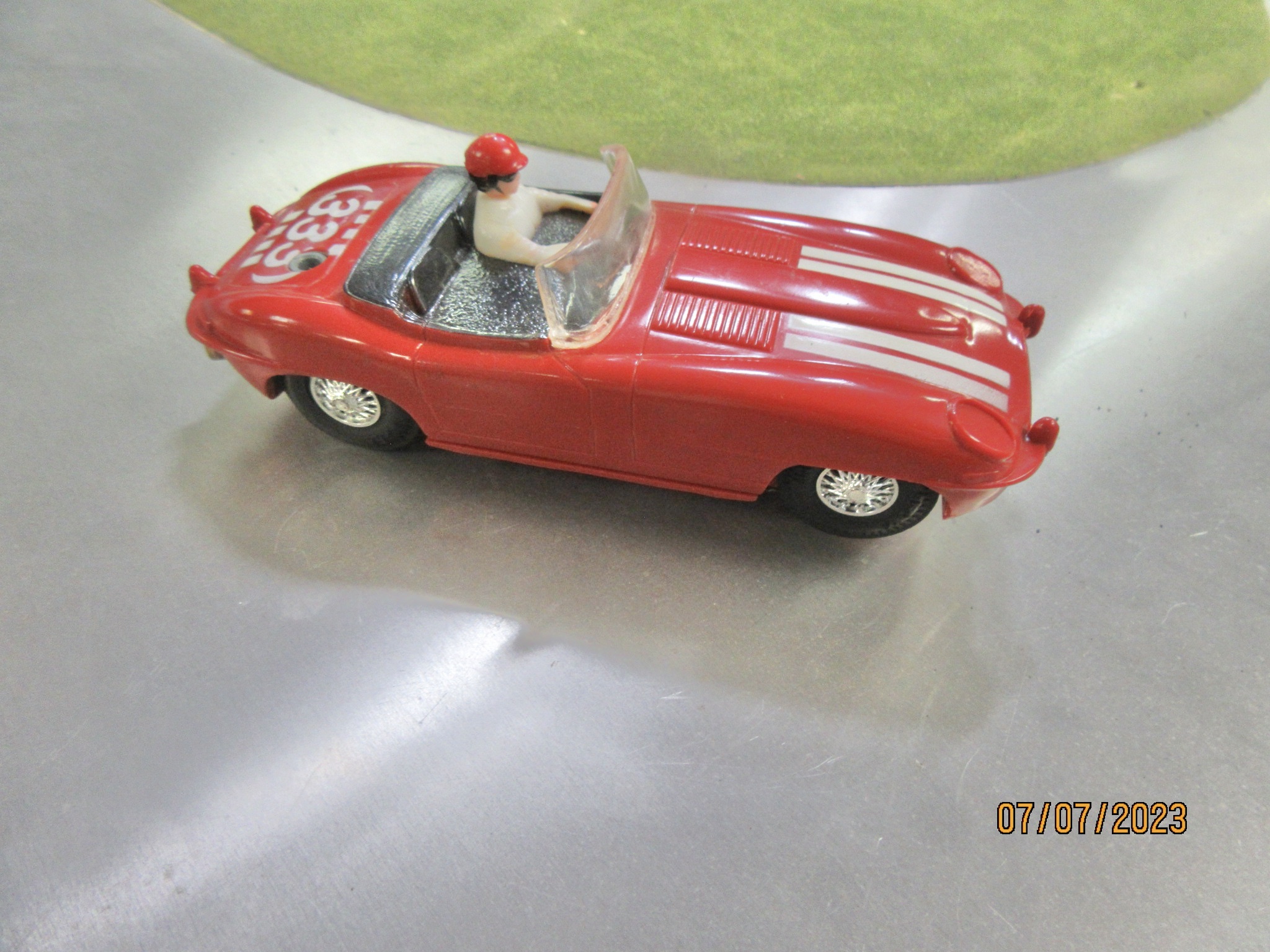 1/32ND JAGUAR XKE PROTOTYPE WITH SMOKING EXHAUST 