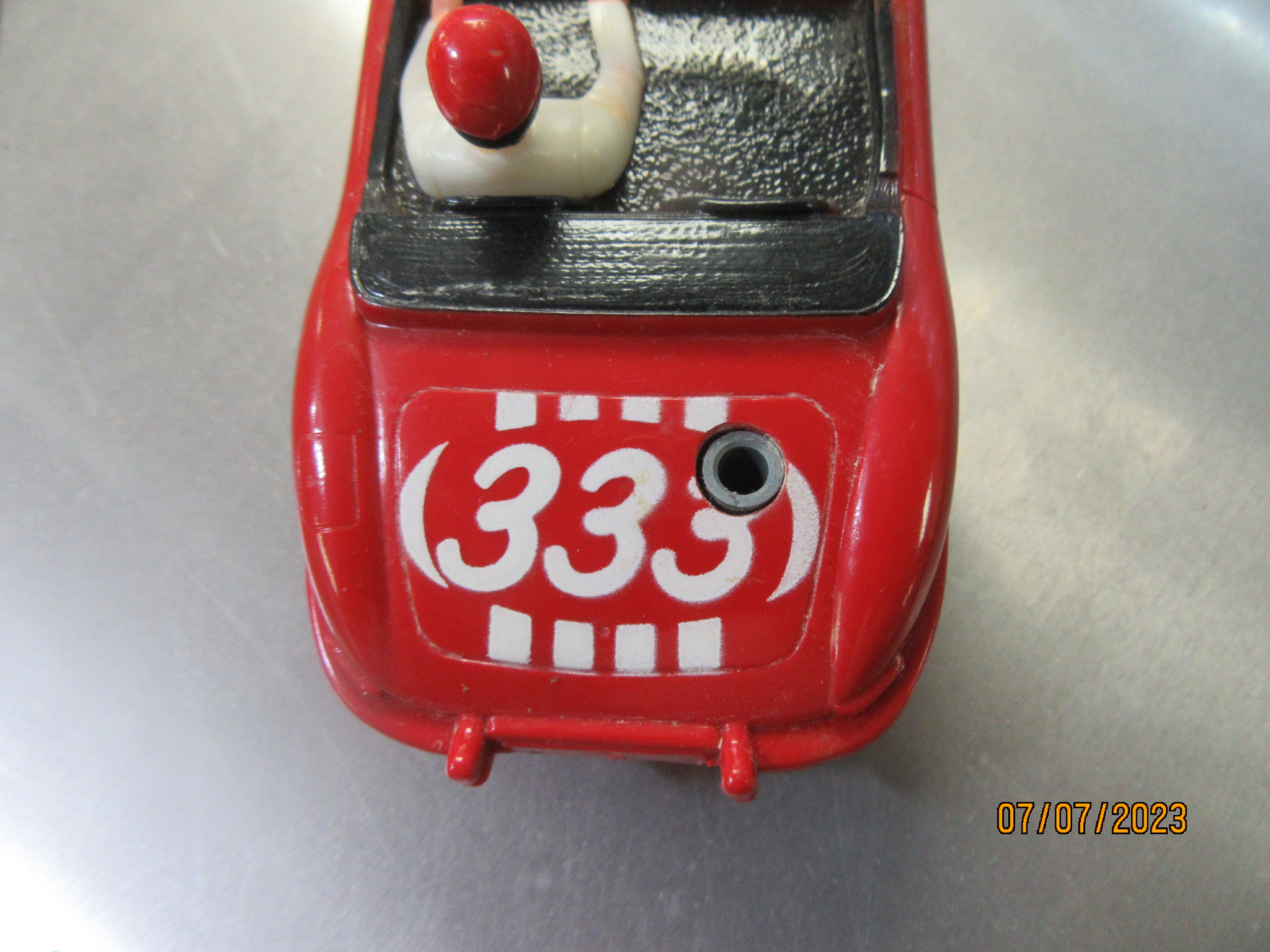 WHERE THE OIL IS INSERTED ON THE PROTOTYPE JAGUAR XKE  