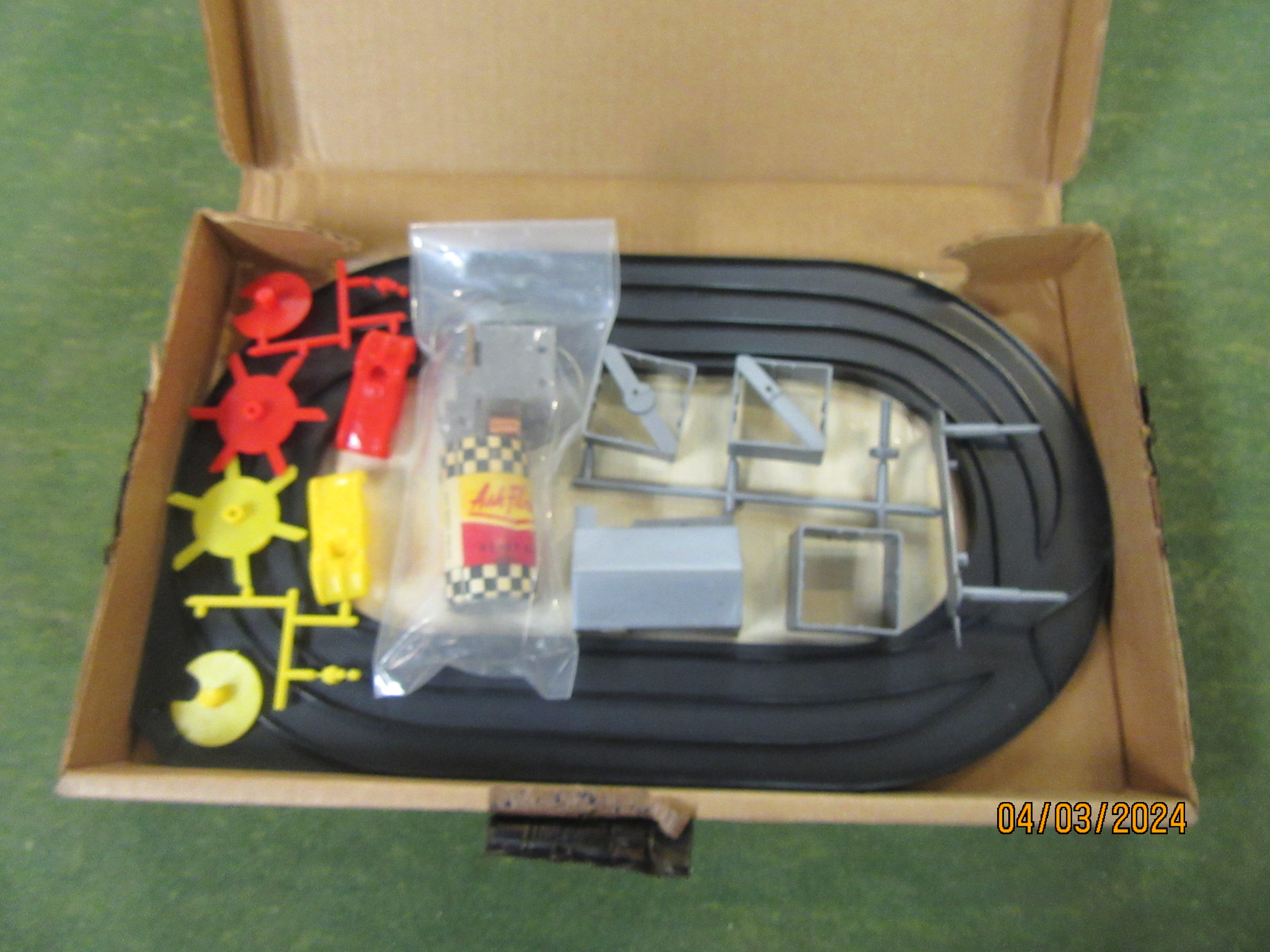 CONTENTS WITH BATTERY