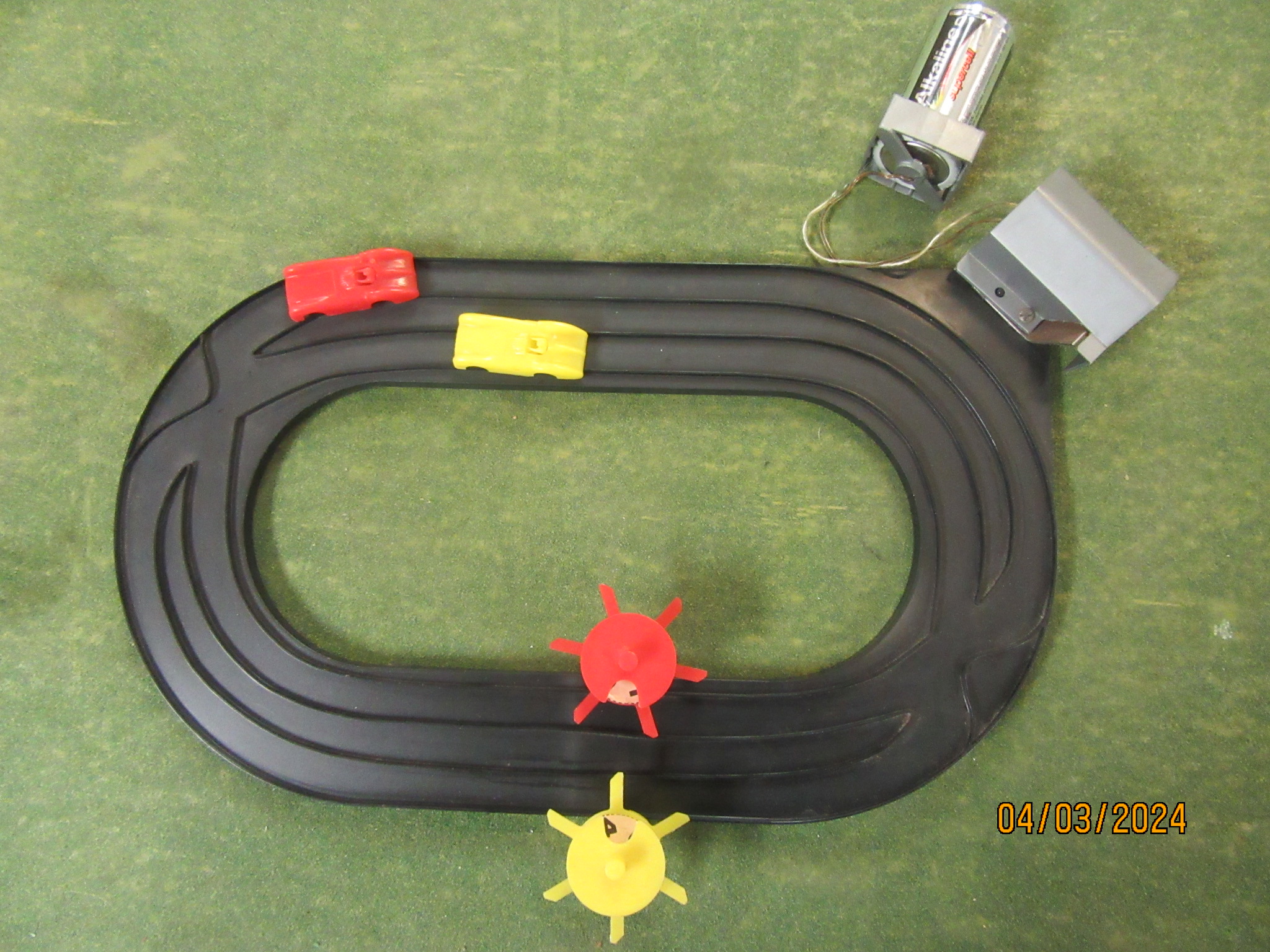 SET SET UP . SMALLER THAN HO. AC VIBRATOR OPERATED 