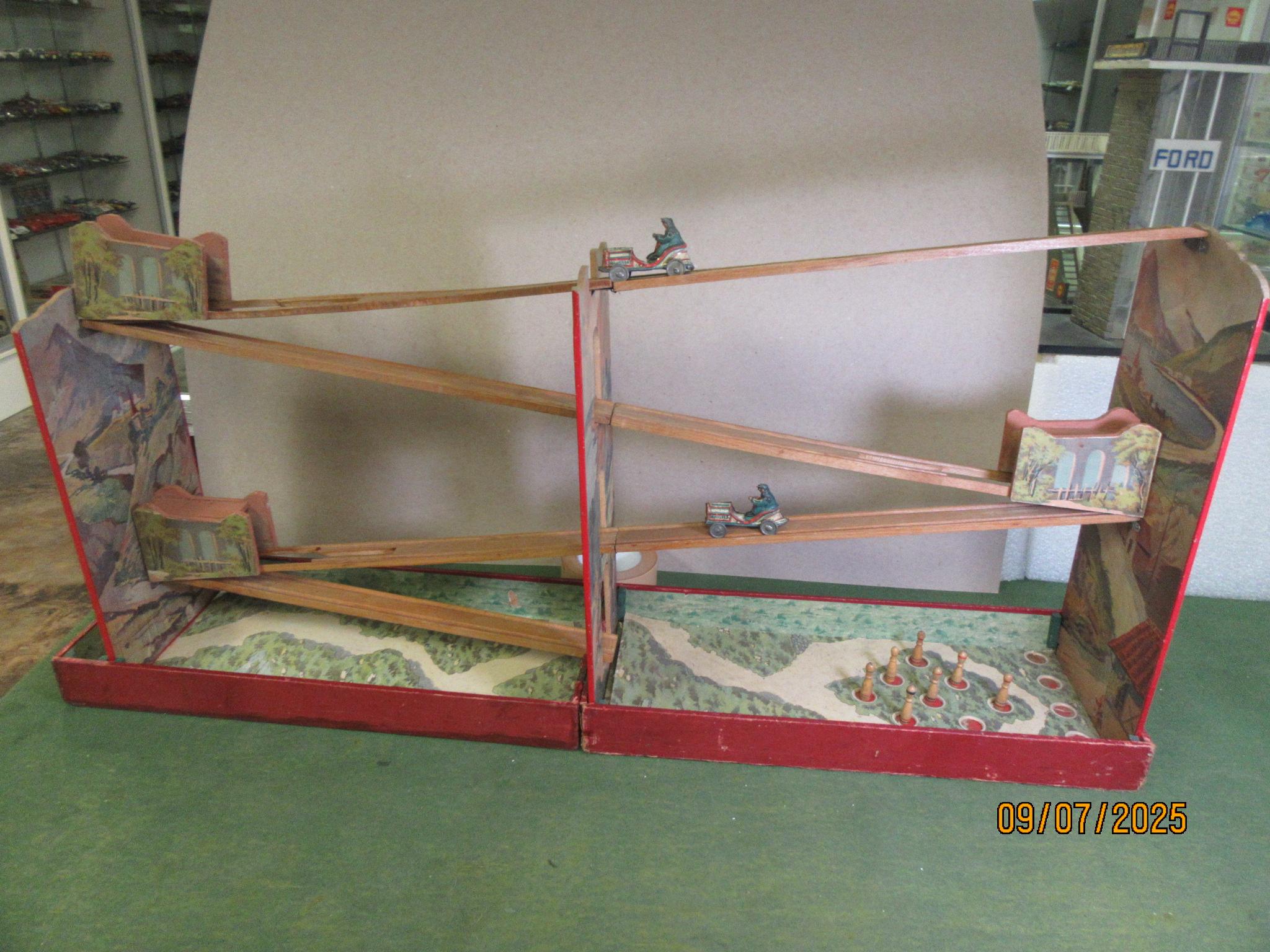 1905 SET UP ,42 INCHES LONG