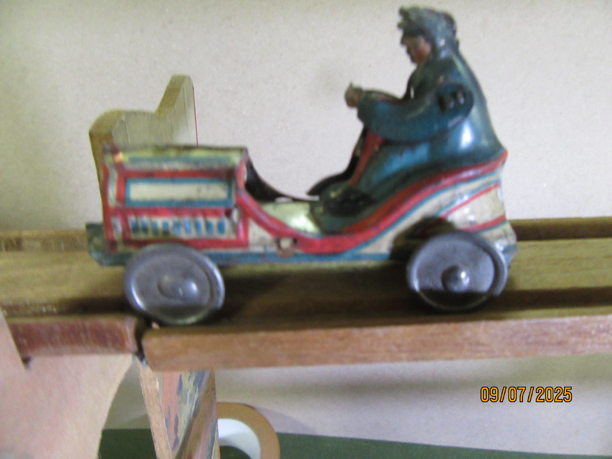 4 INCH 1905 PENNY RACE CAR