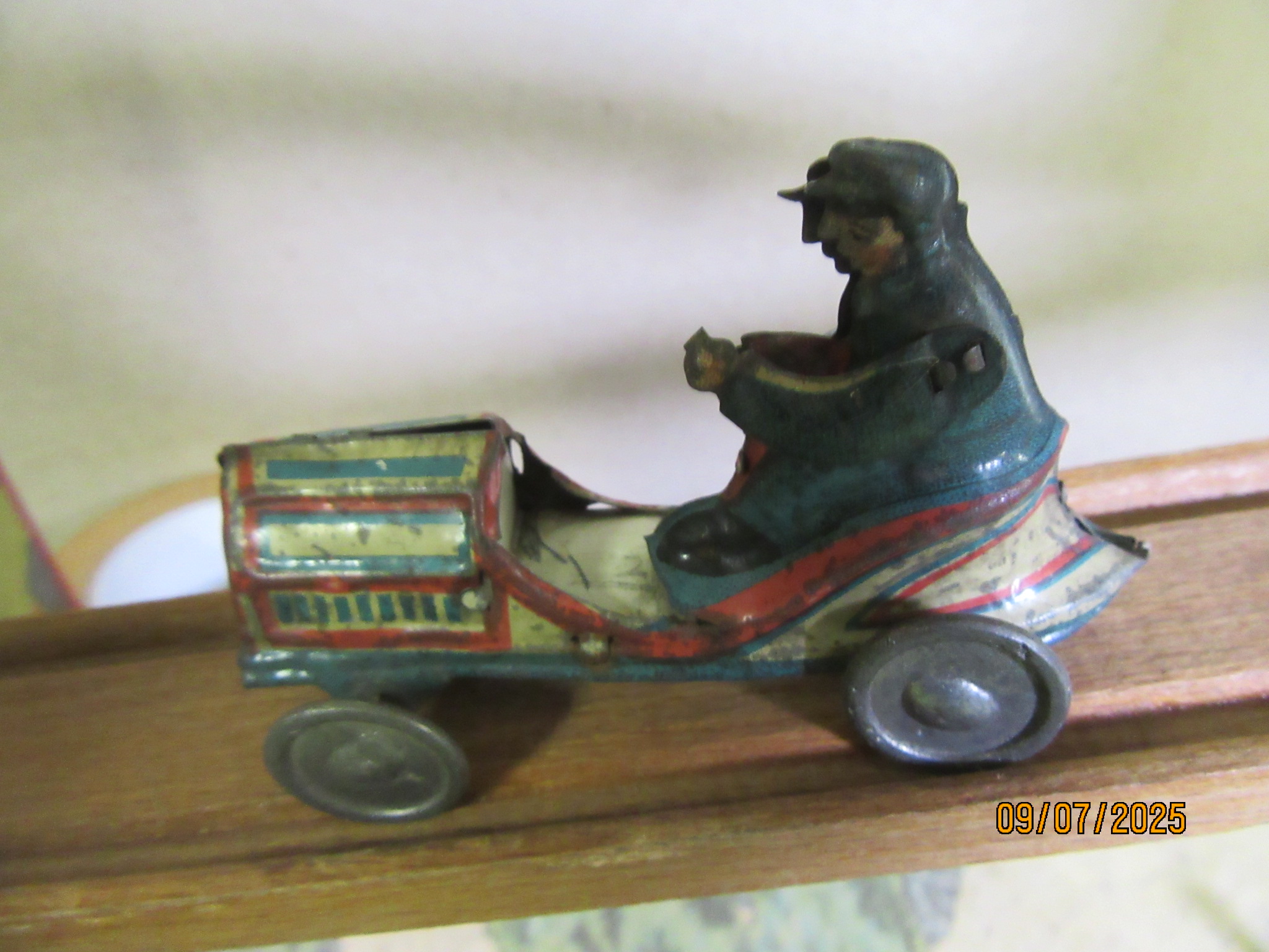 4 INCH 1905 PENNY RACE CAR