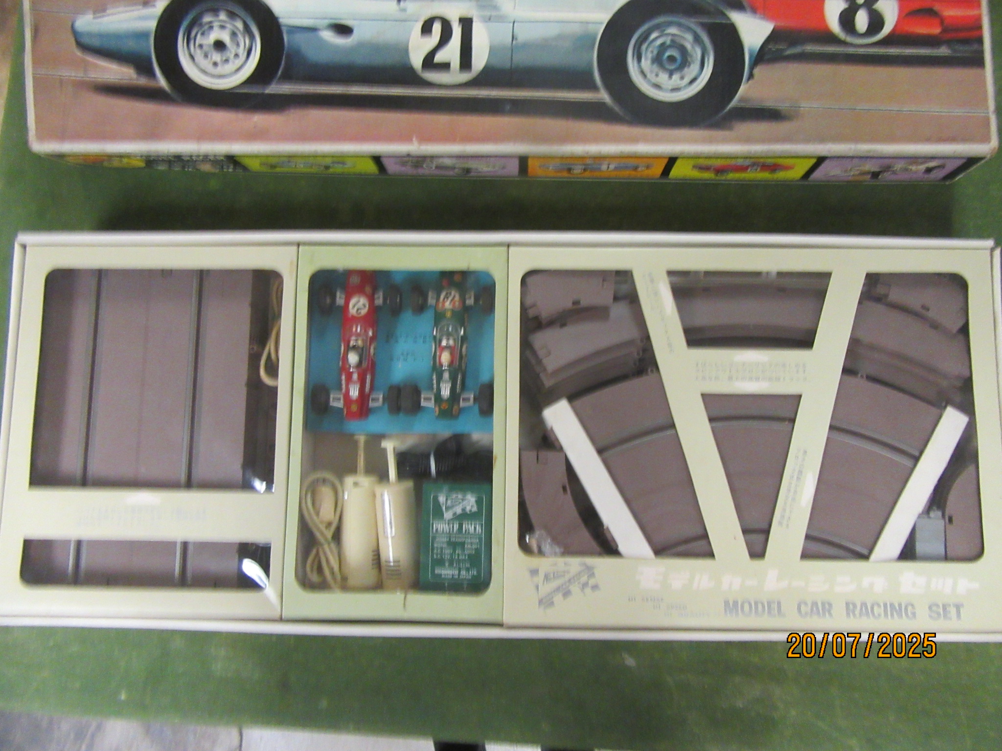 CONTENT OF THE 1/24TH SCALE SET WITH 2 BRM P261 CARS. MIB