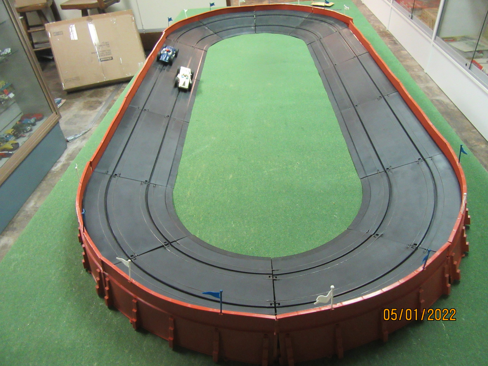  INDIANAPOLIS SET, ALL TRACK IS BANKED WITH RETAINING WALLS, RARE 