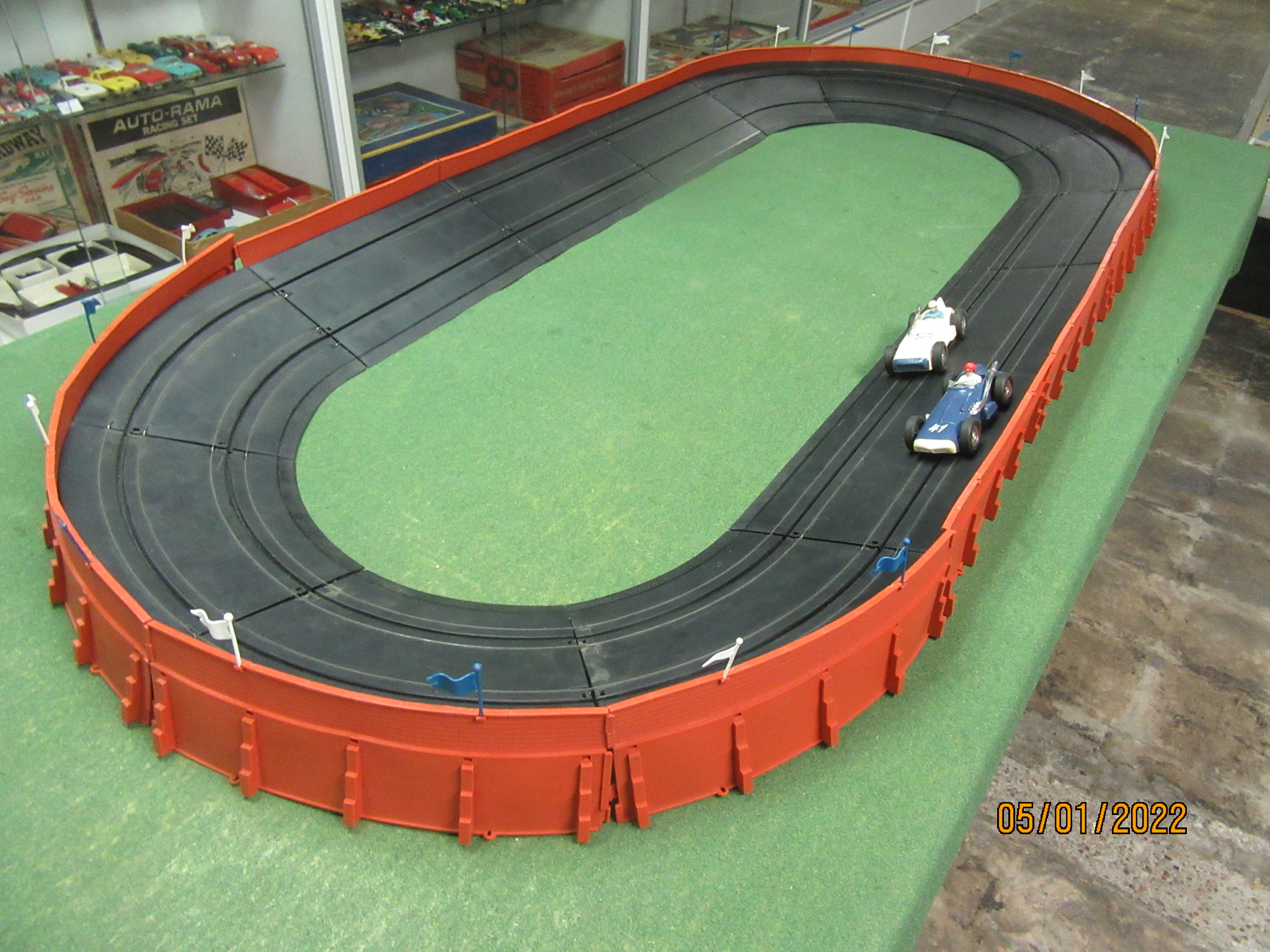INDIANAPOLIS SET ,ALL TRACK IS BANKED