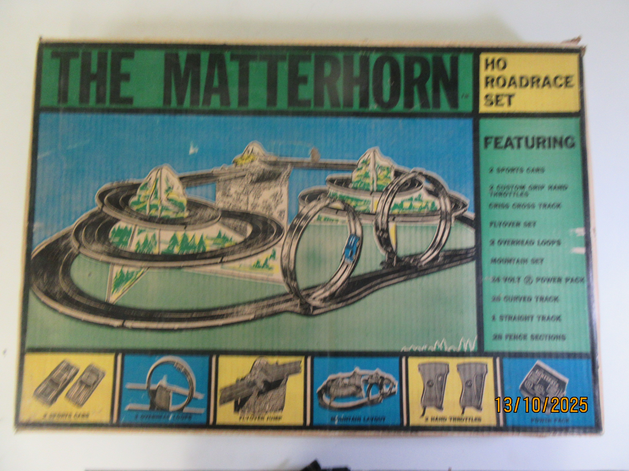 HO SCALE THE MATTERHORN SET WITH CARDBOARD MOUNTAINS & LOOPED TRACK