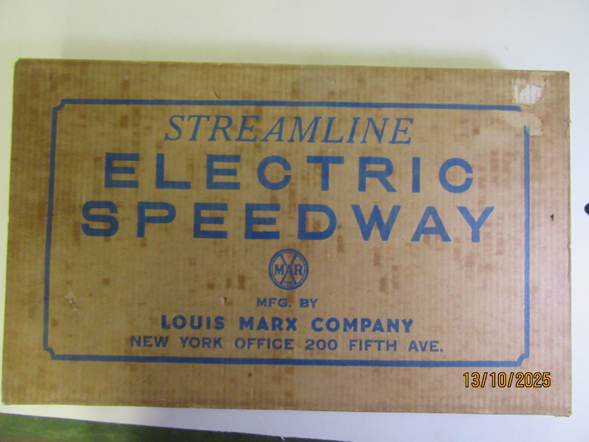1937 TINPLATE ELECTRIC SPEEDWAY WITH 2 CARS