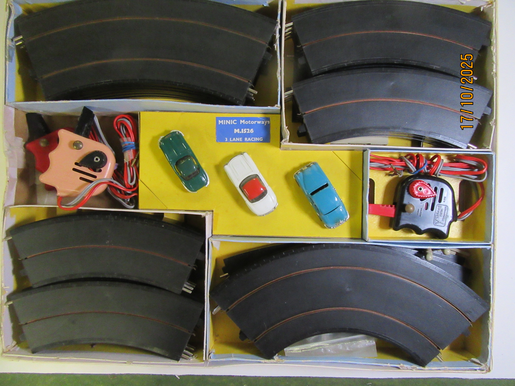 CONTENTS OF THE HO SCALE 3 LANE SET. THE 3 LANES WERE OBTAINED BY PUTTING A SINGLE PIECE OF TRACK ALONG SIDE A 2 LANE PIECE OF TRACK. VERY RARE