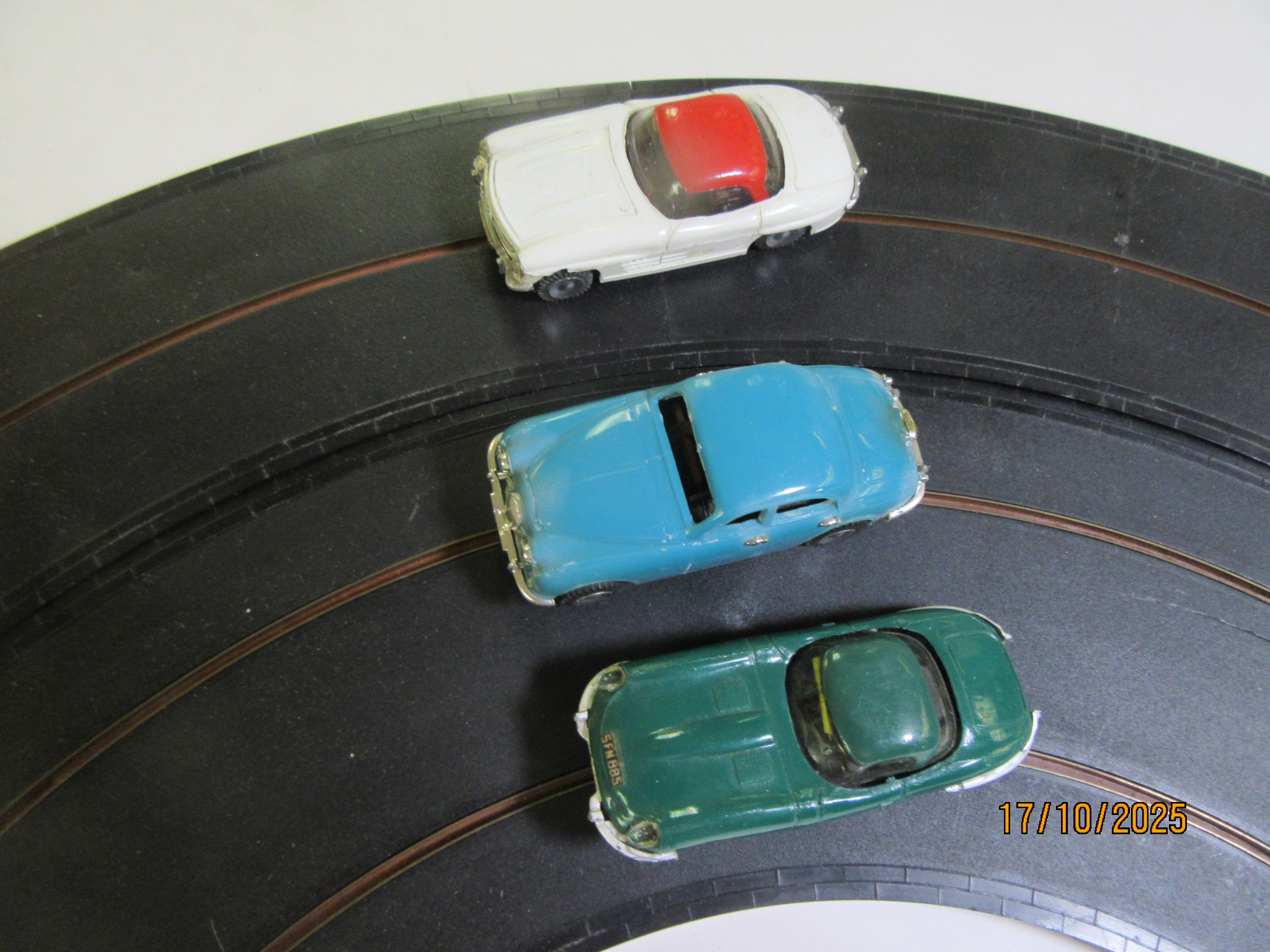 3 HO SCALE CARS FROM THE RARE 3 LANE HO SCALE SET ARE A JAGUAR XKE, A JAGUAR SEDAN, & A MERCEDES 300SL