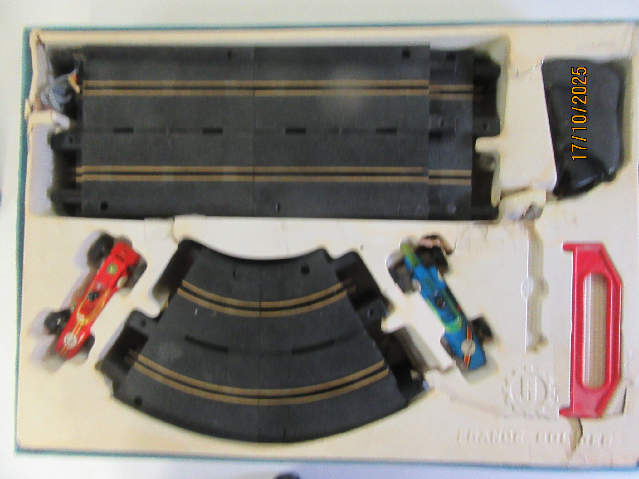 CONTENTS OF THE 1/32ND SCALE SET WITH THE PORSCHE 804 & THE LOTUS 25. STROMBECKER TYPE CONTROLLERS