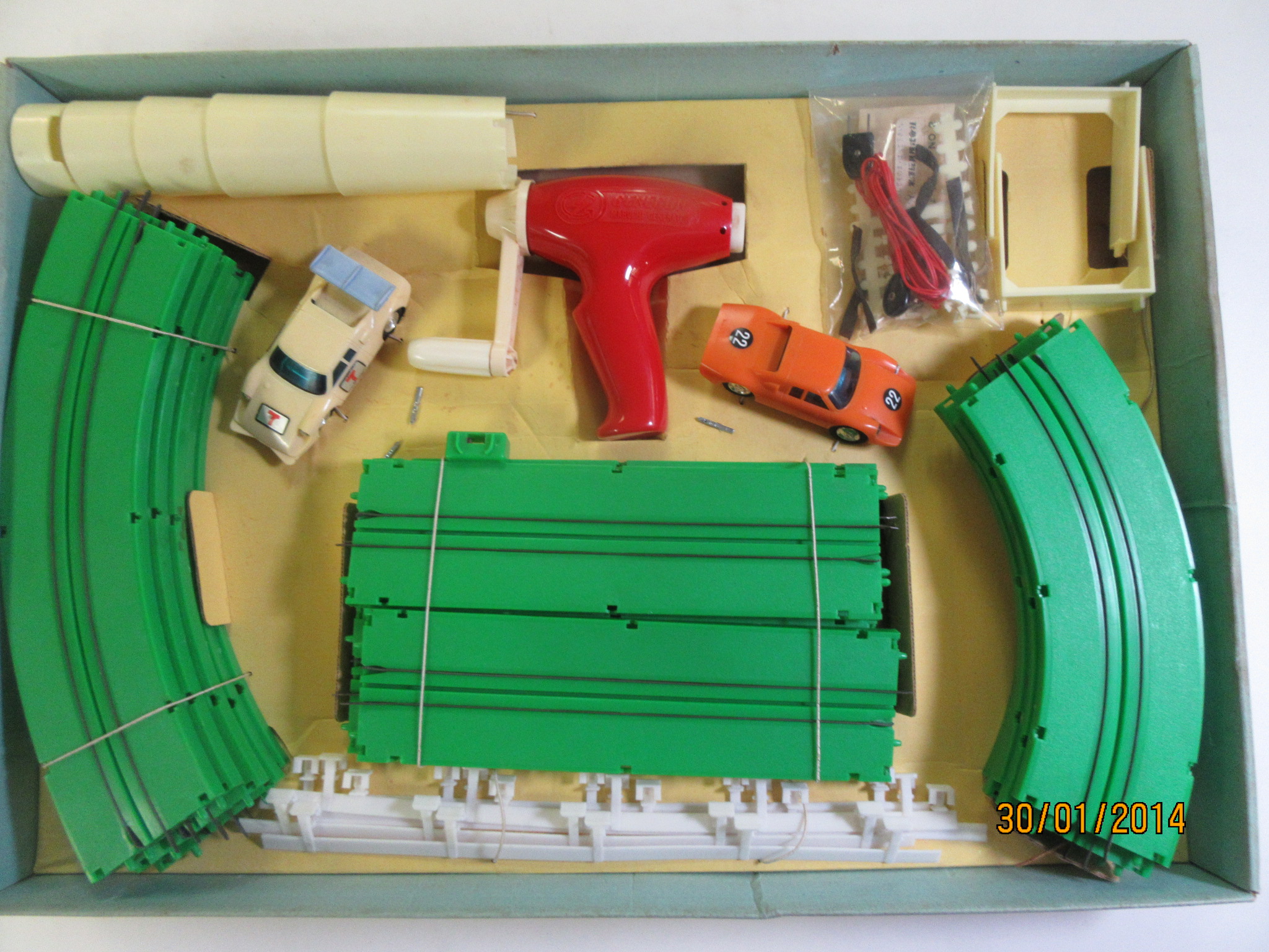 CONTENTS OF 1/43RD SCALE SET WITH A PORSCHE 904 & A FERRARI. THIS SET HAS 2 HAND GENERATED CONTROLLERS.  VERY RARE