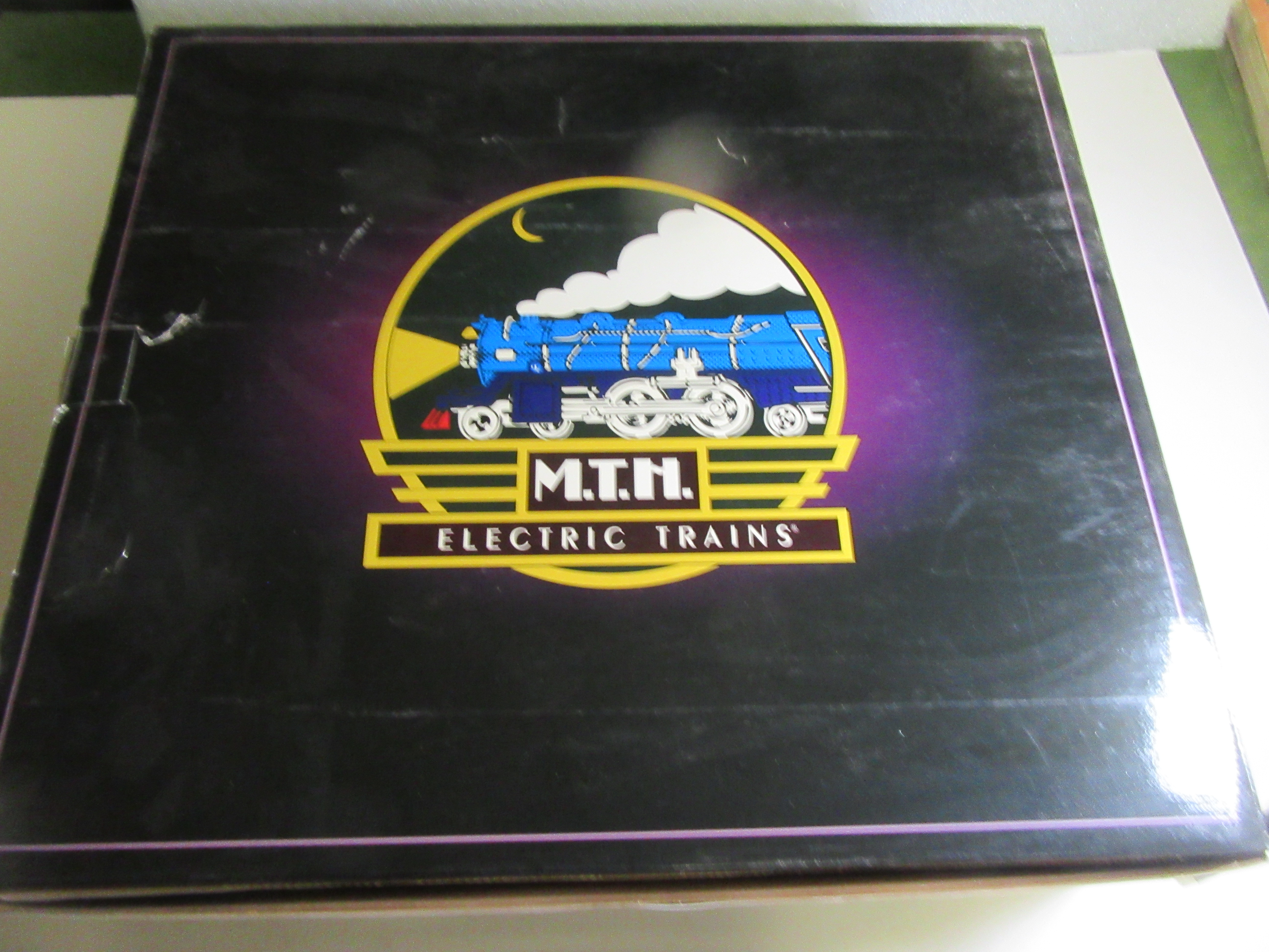 SET BOX WITH BLUE  & GREEN CARS