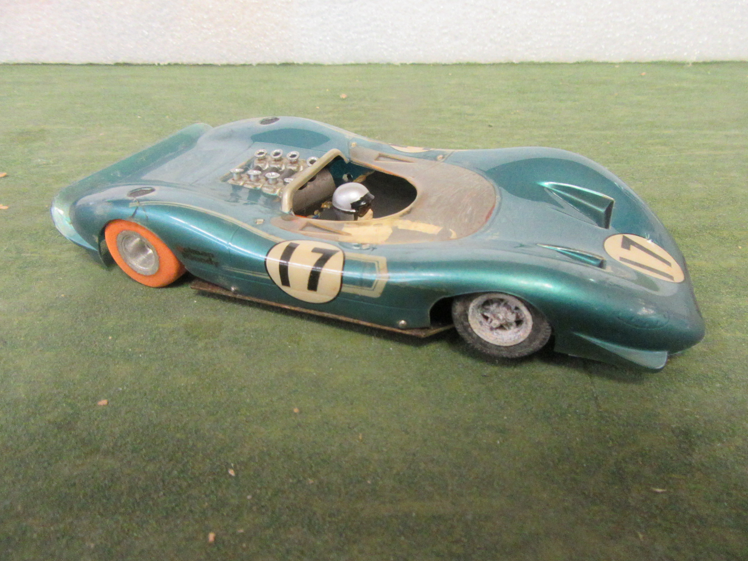 1/24TH SCALE VACUUM BODIED LOLA T70 ?
