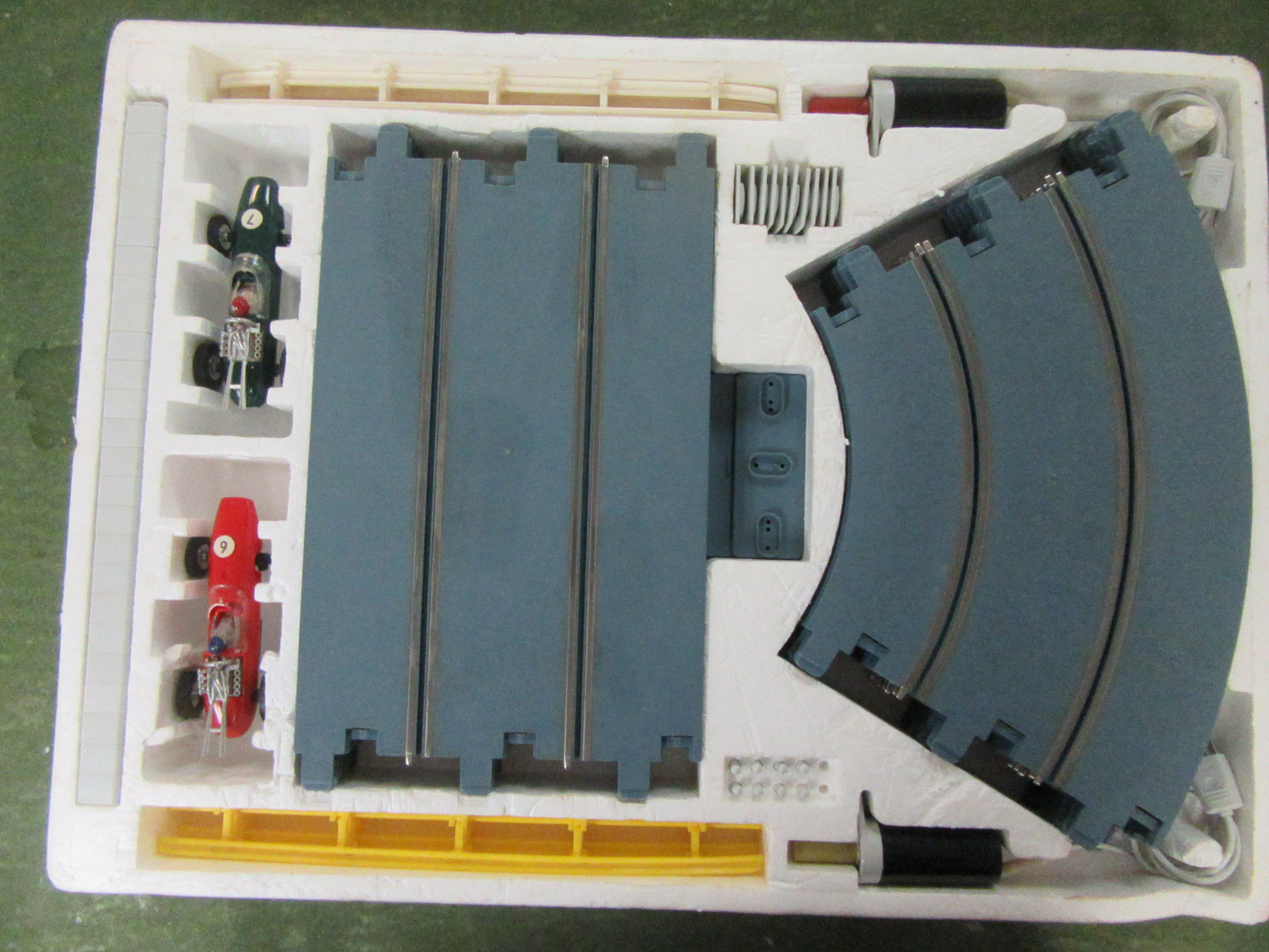 CONTENTS OF THE SET.