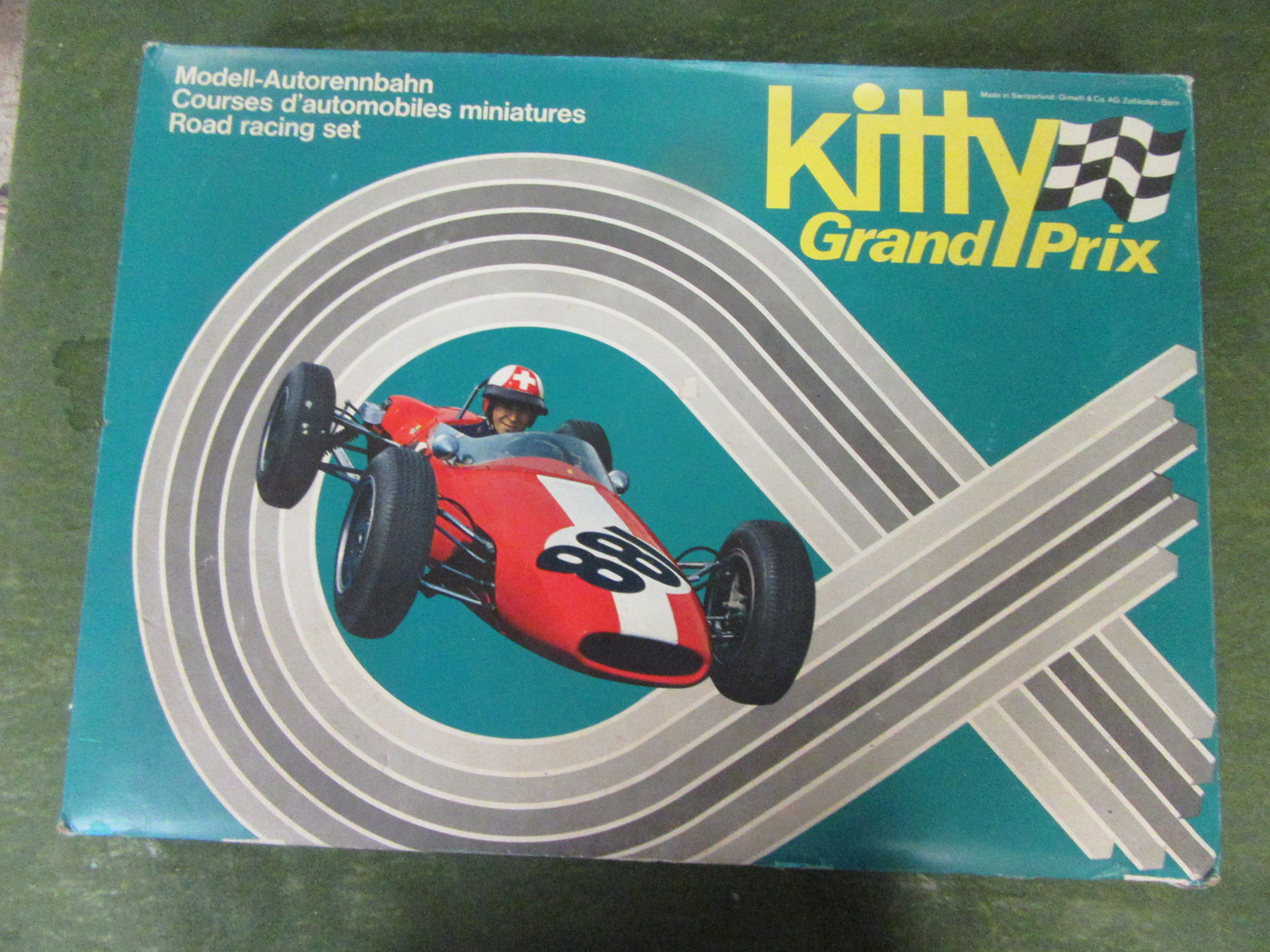 1ST PRODUCTION KITTY SET USING UNIQUE RED & GREEN 1964 ELDON LOTUS 34 CARS.