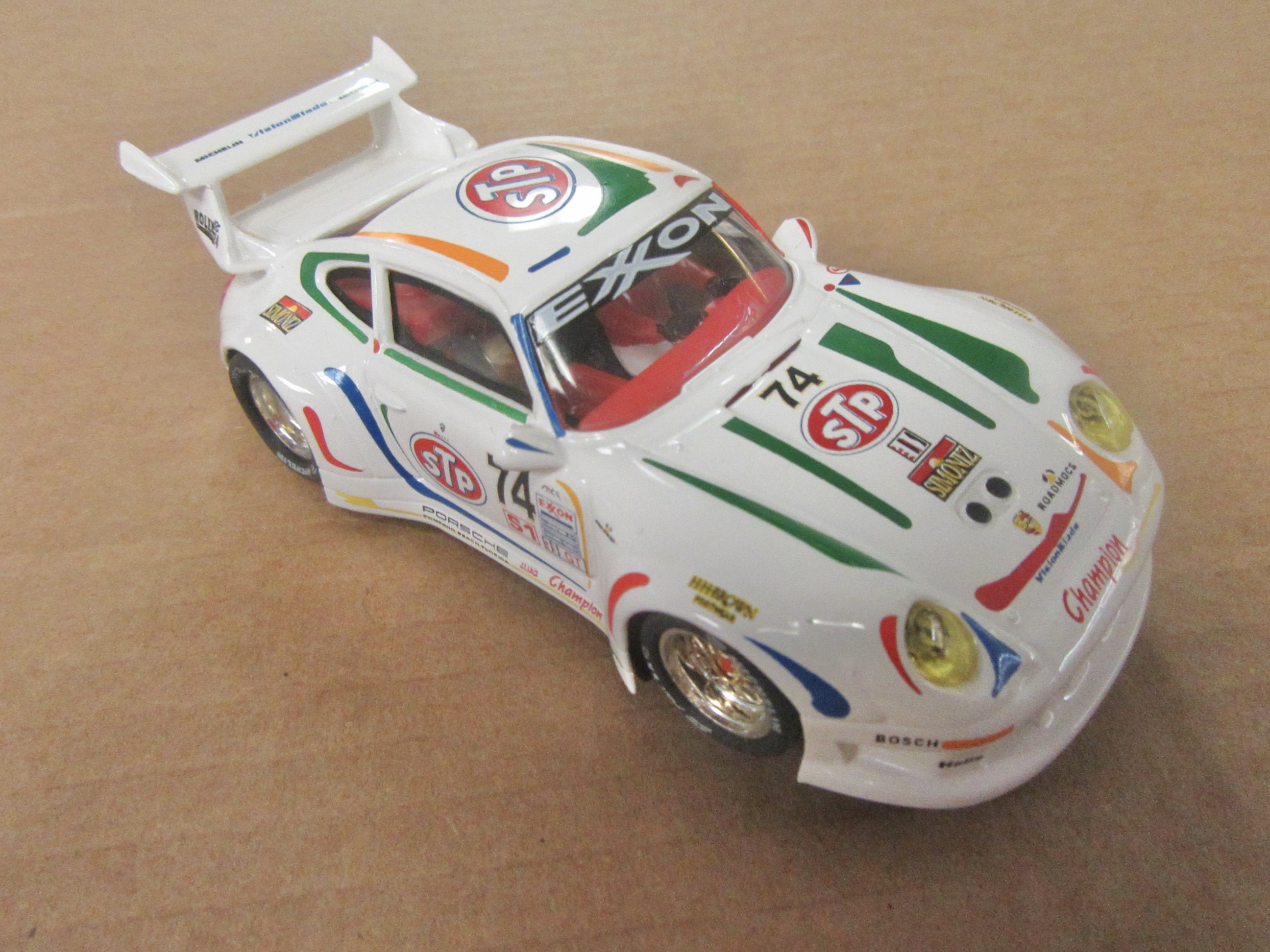 1/32ND SCALE PORSCHE 911 GT2