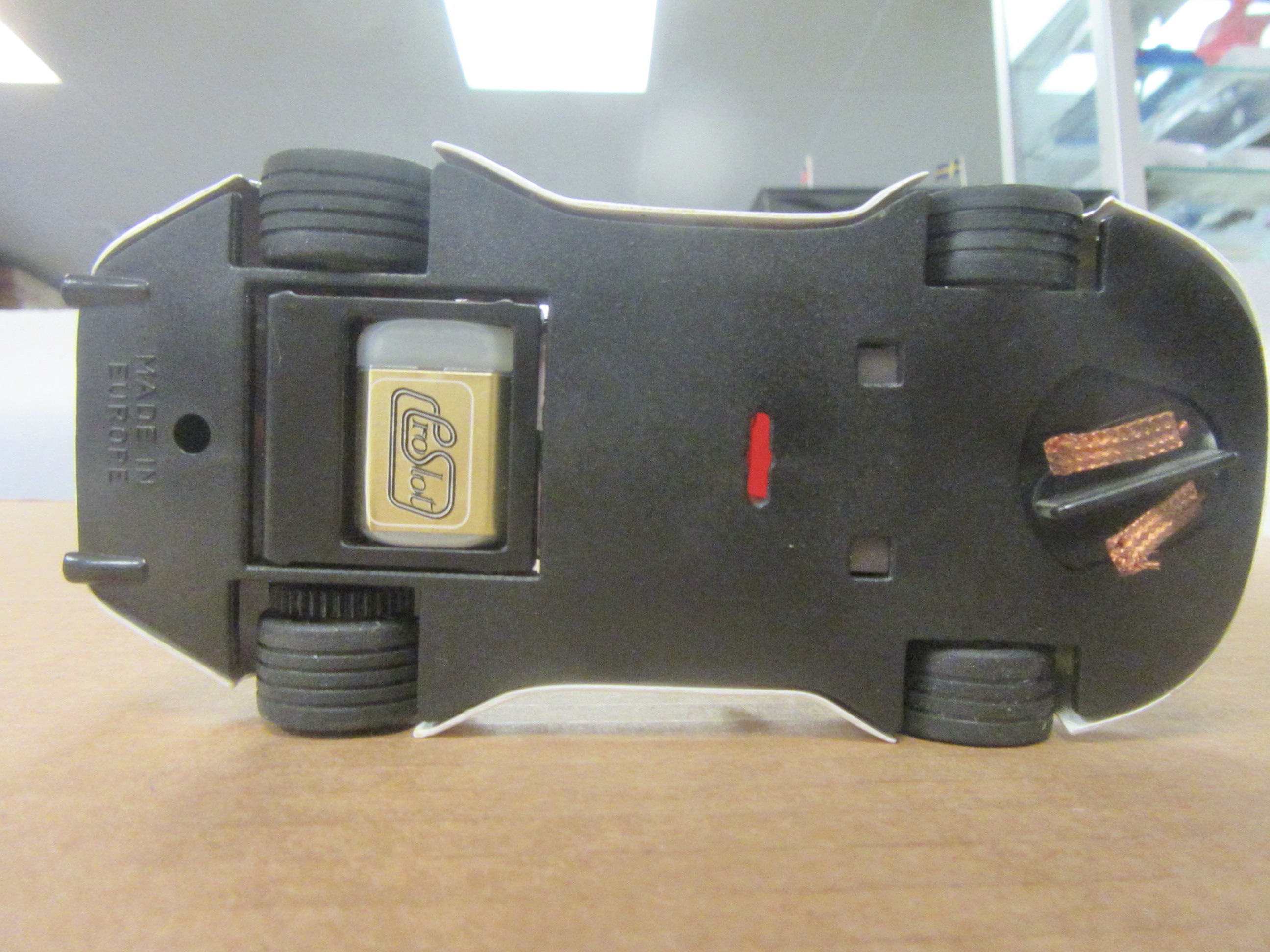 BOTTOM OF THE 1/32ND SCALE PORSCHE 911 GT2