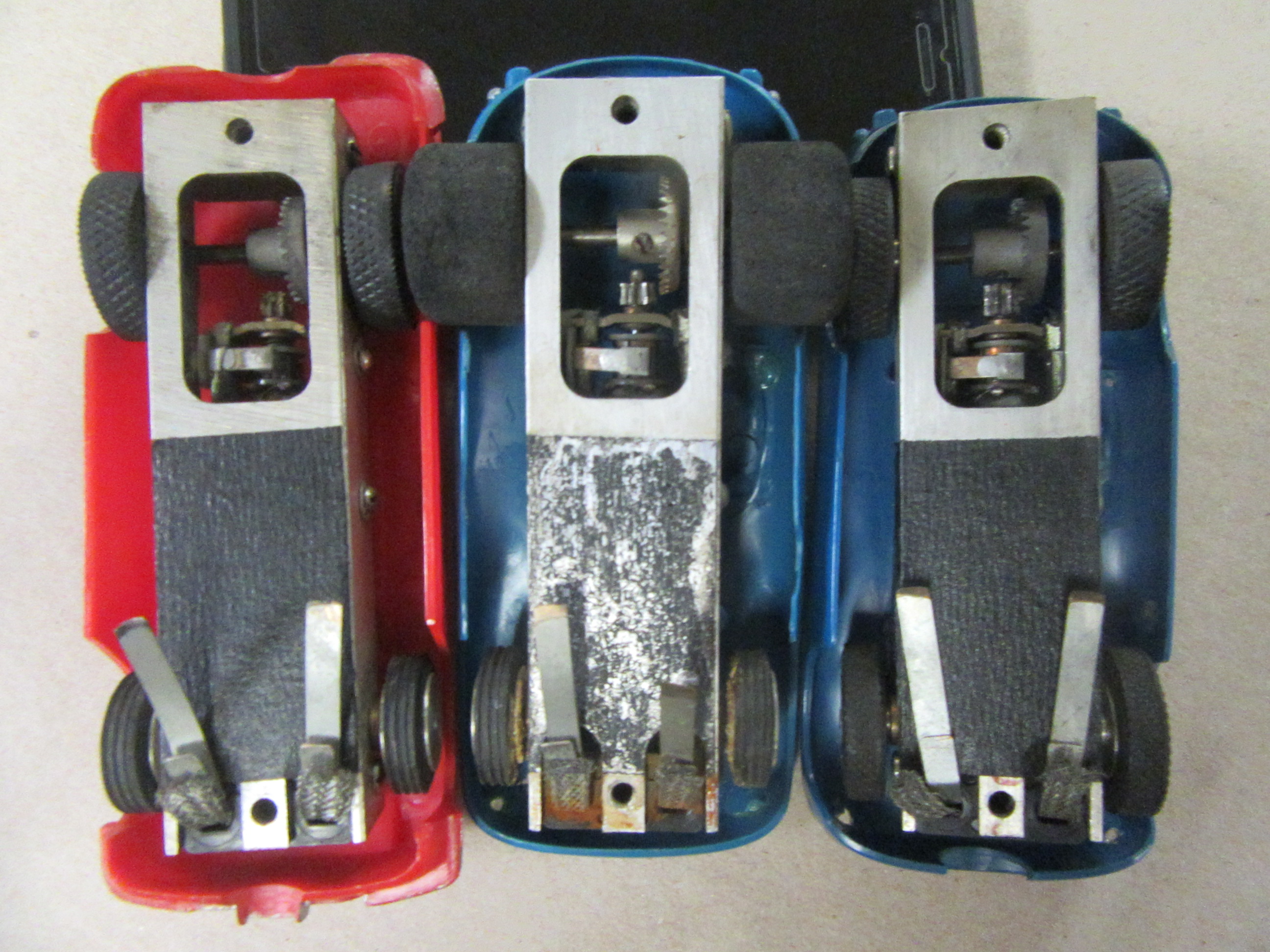 BOTTOM VIEW OF THE 3 STROMBECKER 1/32ND SCALE ARCADE CARS.