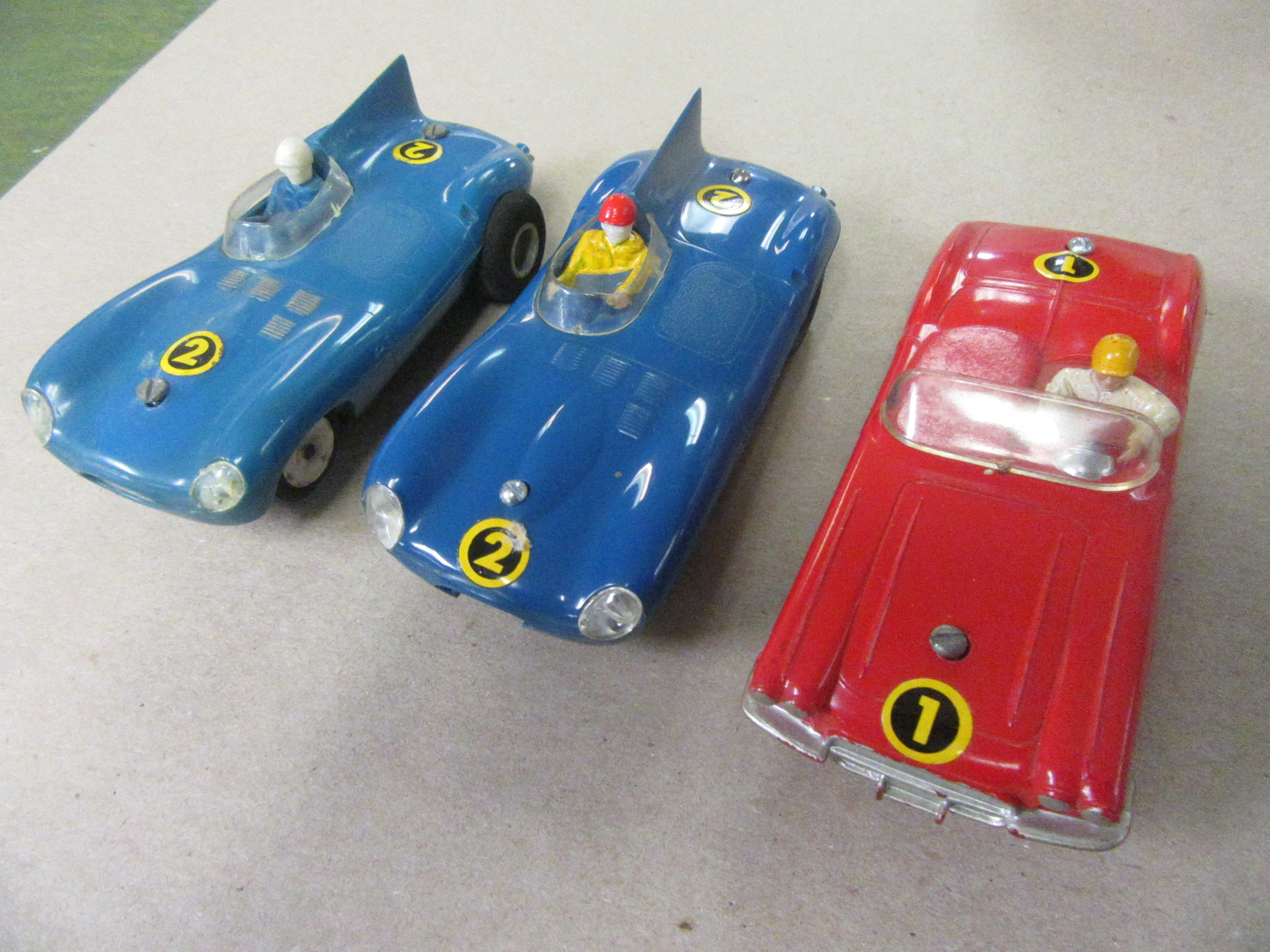 THE 3 STROMBECKER 1/32ND SCALE ARCADE CARS. 2 JAGUAR Ds AND A CORVETTE