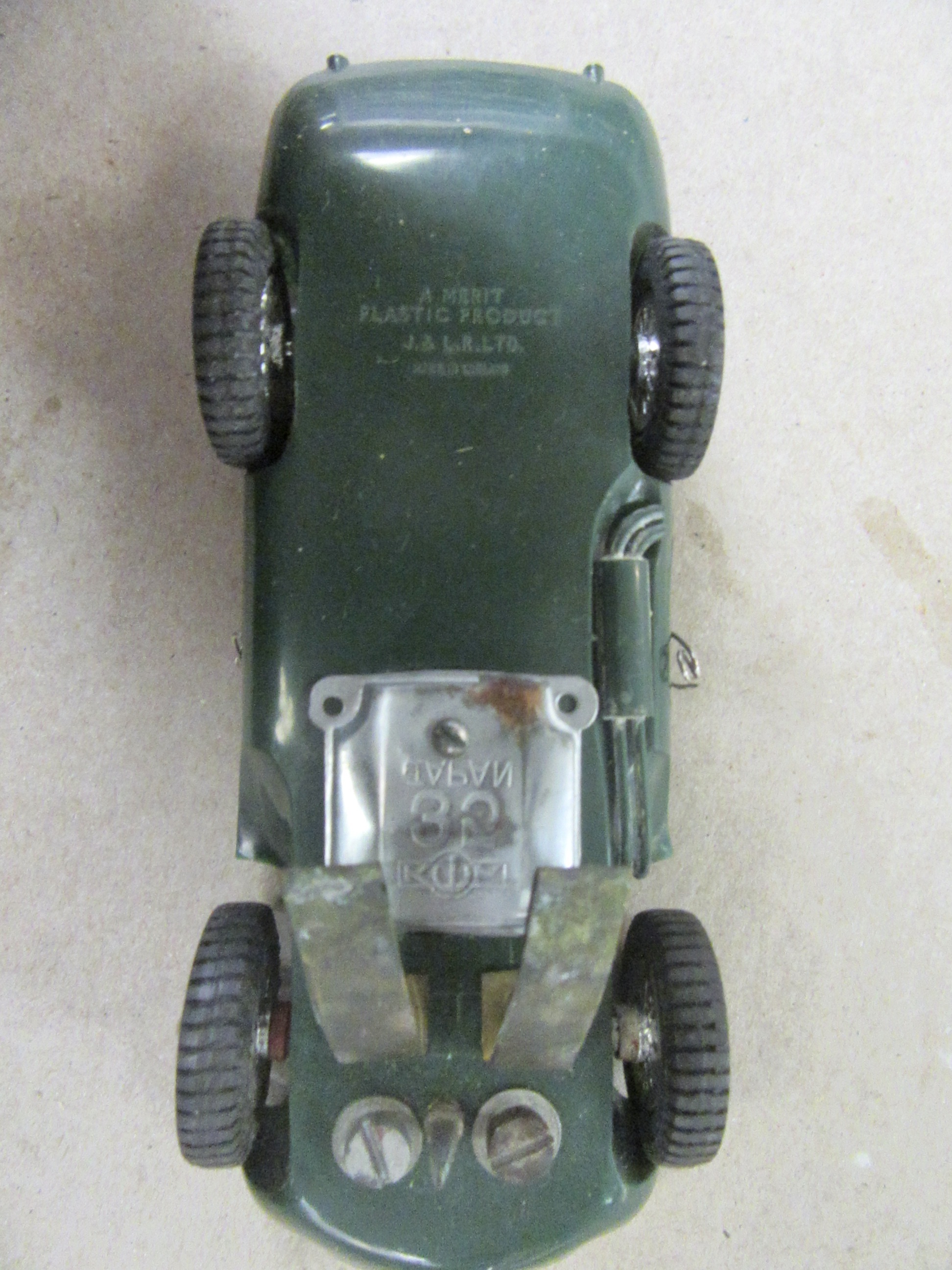 BOTTOM OF THE 1/24TH SCALE MERIT ASTON MARTIN DB3