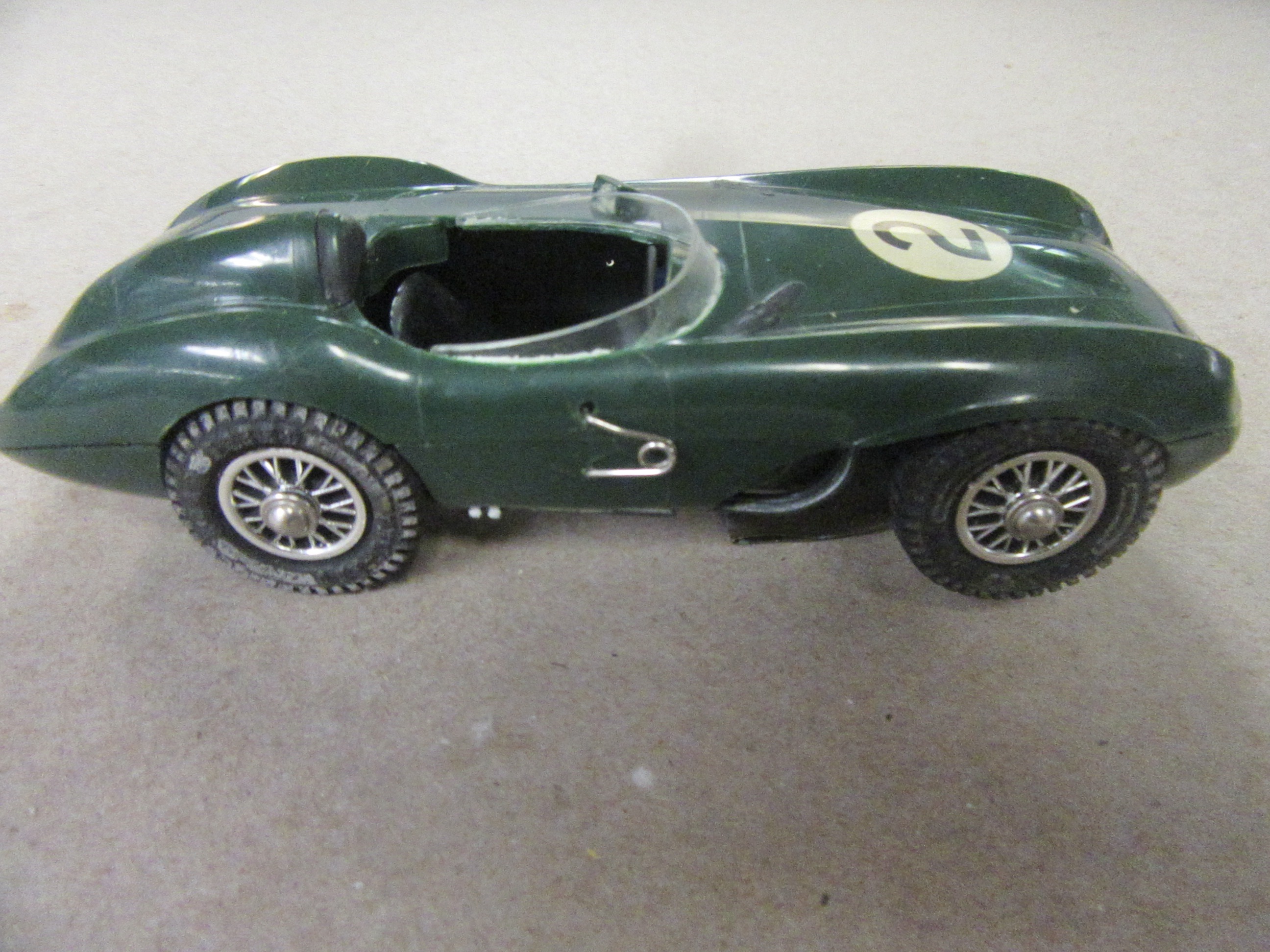 1/24TH SCALE MERIT ASTON MARTIN DB3 SIDE VIEW MADE IN 1960?