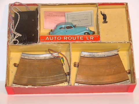 INTERIOR OF ANOTHER 1937 SET.