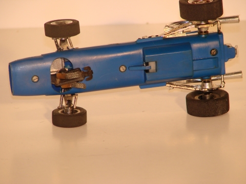UNDERSIDE OF A 1/24 CAR