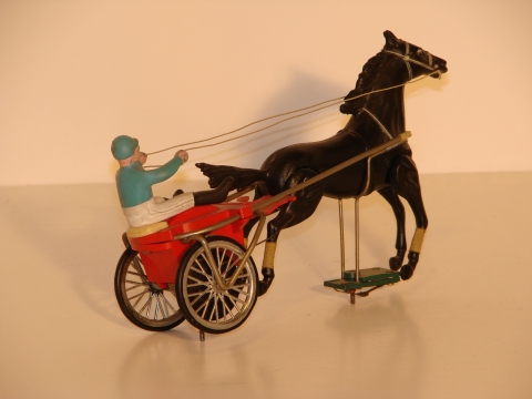 SULKY,THE HORSES LEGS MOVE