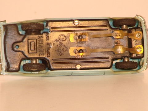 underside of the 1/43 simca