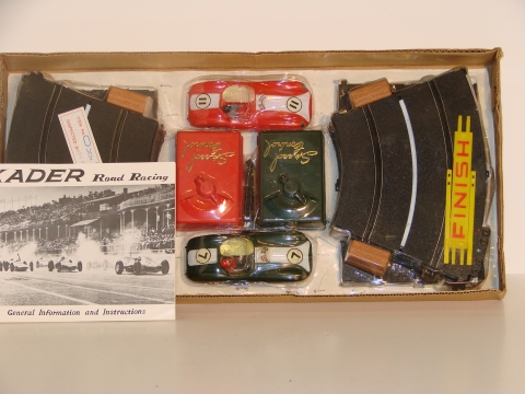 1/32 ASTON MARTIN SET ,MIB