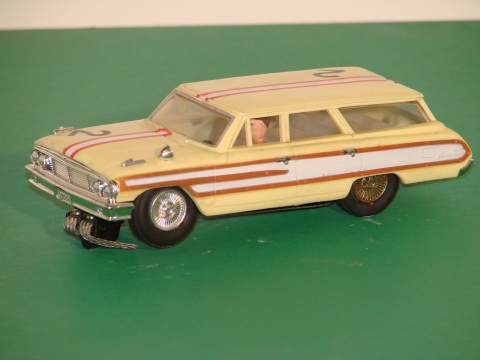 1/32 FORD COUNTRY SQUIRE made 1963