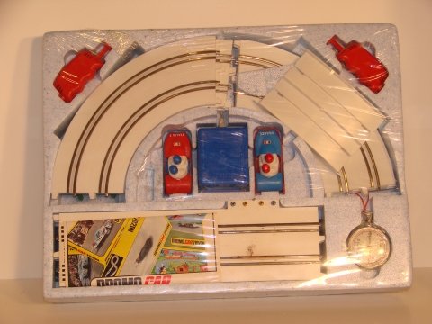 CONTENTS OF THE SNOW BOB SET WITH WHITE TRACK & STOPWATCH.