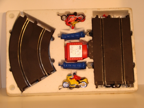CONTENTS OF THE MOTORCYCLE SET